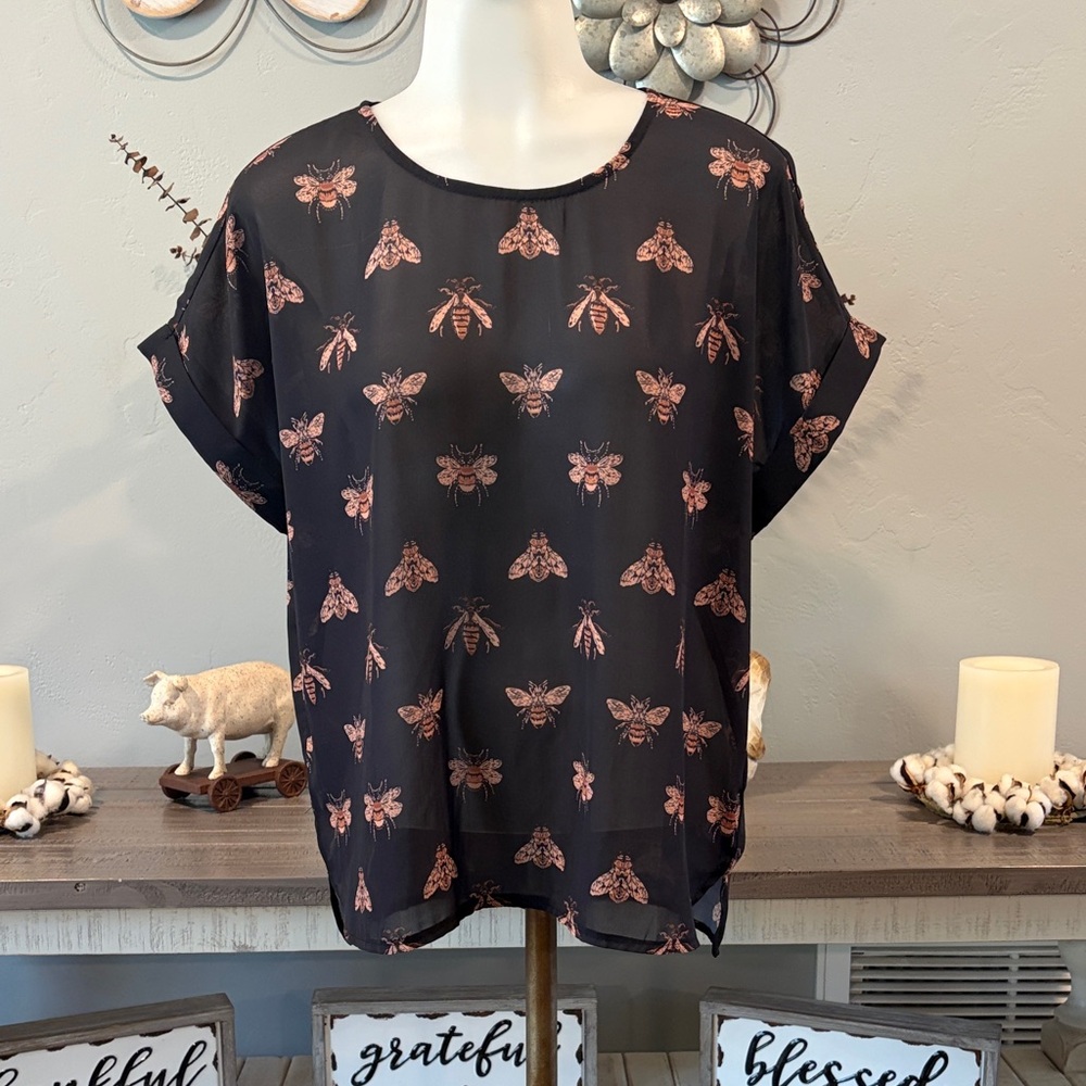Black Short-Sleeve Blouse with Rose-Gold Bee Print